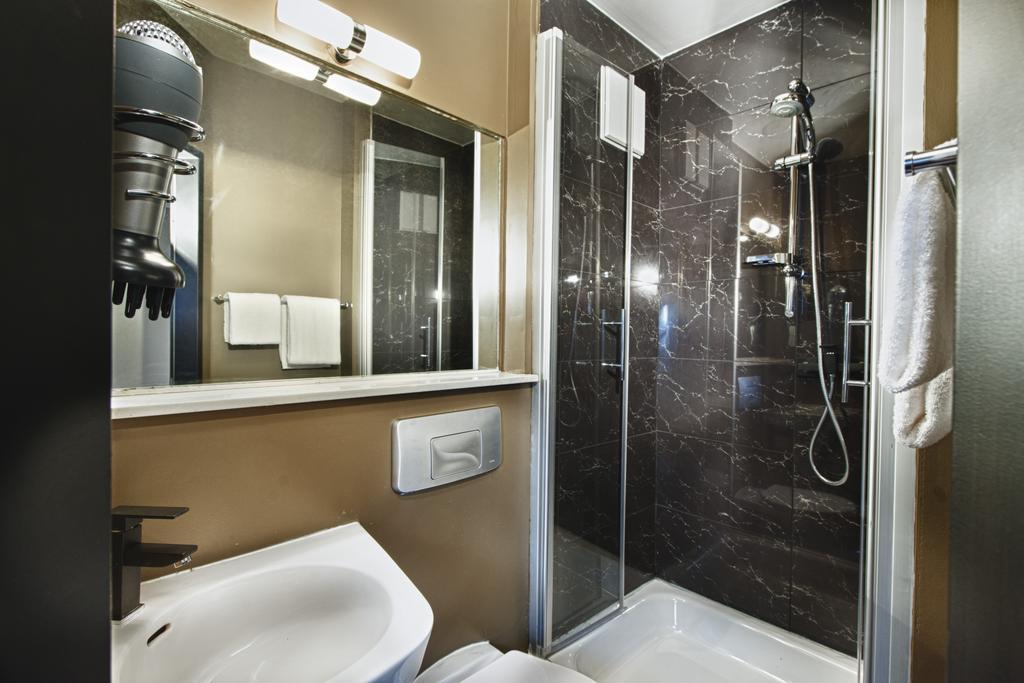Hotel Munich North Neufahrn bei Freising Room photo